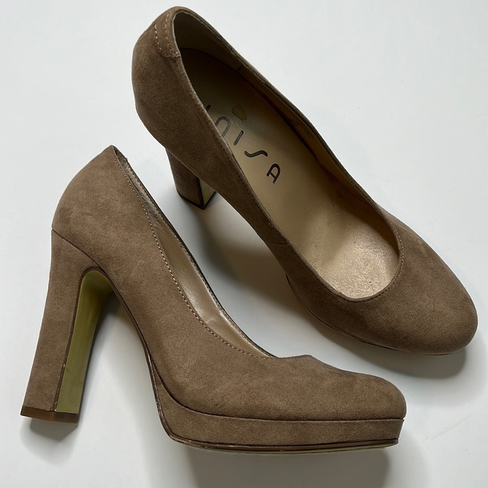 Unisa size 9 faux suede tan color heels